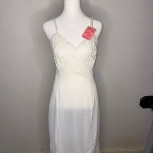 ARISTOCRAFT Superior White Slip Dress Nylon Floral & Pleated Ruff 34 💕 NWT